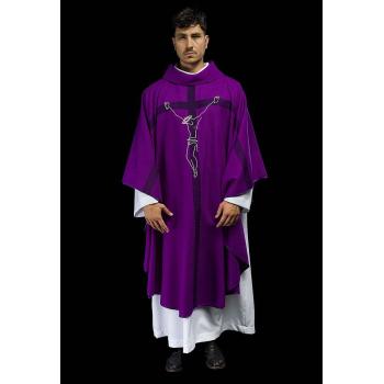 Lila hímzett miseruha - Jézus a kereszten hímzéssel