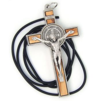 Fém szent Benedek kereszt 7.5cm - bőrszíjon