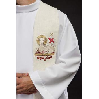 Fehér stóla hímzett húsvéti mintával